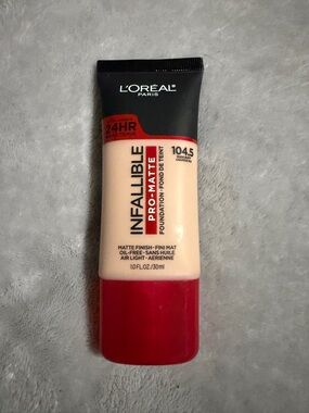 L’Oreal Infallible Pro-Matte Foundation - 104.5 Nude buff